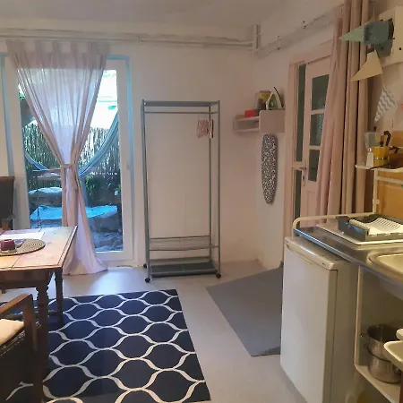 Fassbinder Klause Mit Mini-terrasse דירה *